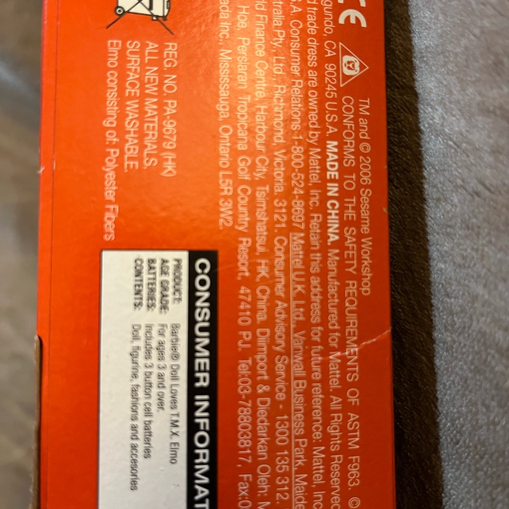 Vintage Barbie and Elmo in original box. Collector’s item. - Picture 10 of 11